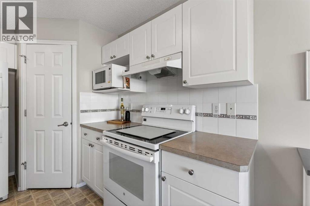 10 Cougar Ridge Bay Sw, Calgary, Alberta  T3H 4X6 - Photo 9 - A2288492