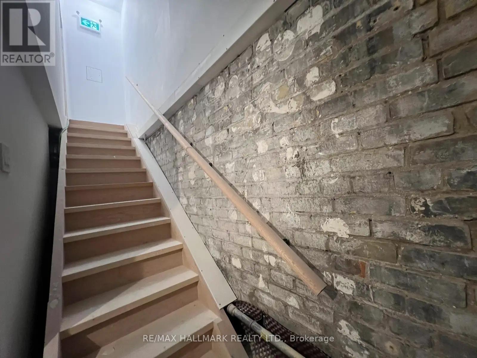 Main & 1/2 Bsmt - 440 Parliament Street W, Toronto, Ontario  M5A 3A2 - Photo 9 - C12827204