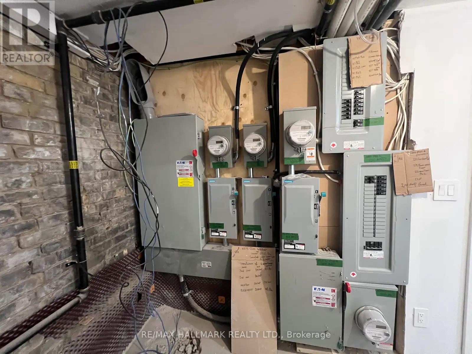 Main & 1/2 Bsmt - 440 Parliament Street W, Toronto, Ontario  M5A 3A2 - Photo 17 - C12827204