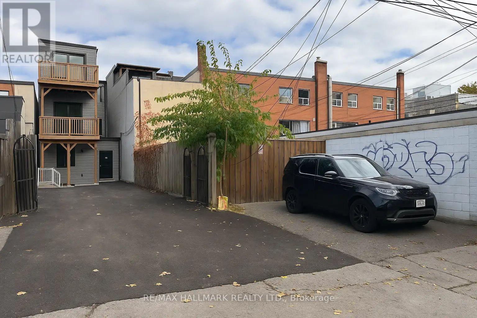 Main & 1/2 Bsmt - 440 Parliament Street W, Toronto, Ontario  M5A 3A2 - Photo 22 - C12827204
