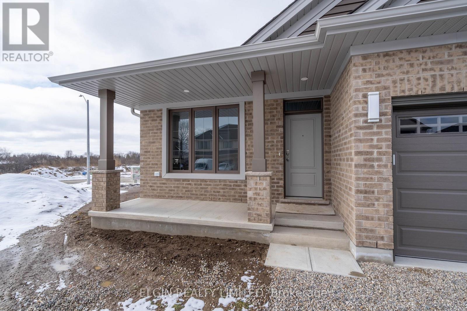 33 Hemlock Crescent, Aylmer, Ontario  N5H 0C1 - Photo 3 - X12182167