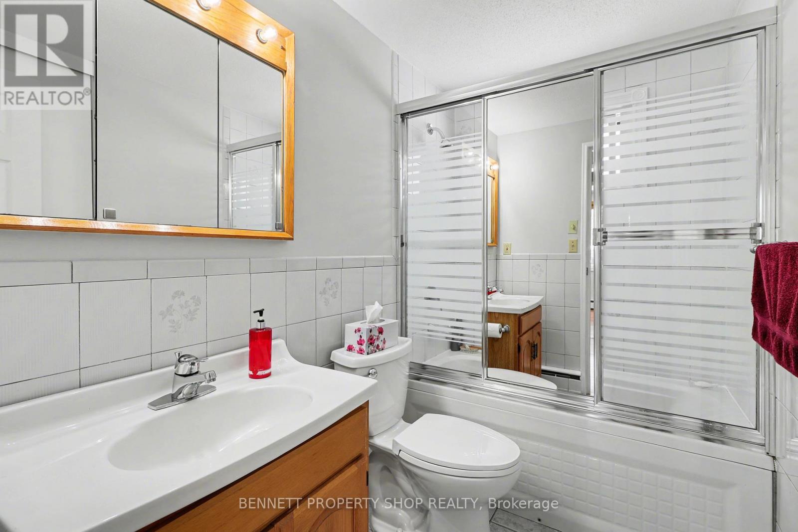 1503 Blackheath Street, Ottawa, Ontario  K1E 1K6 - Photo 11 - X12822310