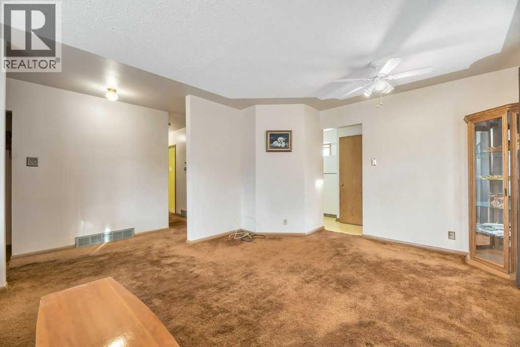 30 Butler Crescent Nw, Calgary, Alberta  T2L 1K3 - Photo 5 - A2270198
