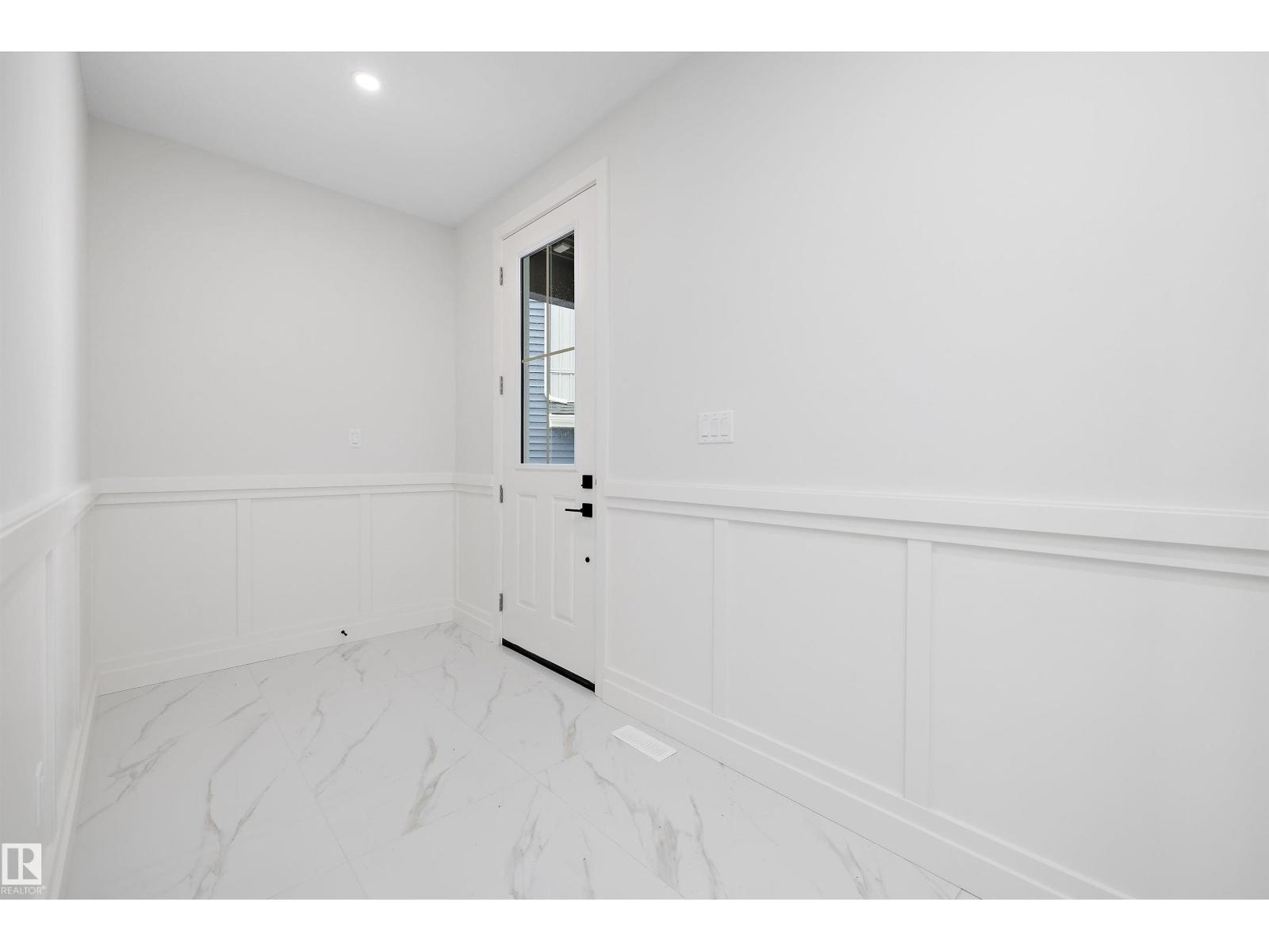 718 Elderberry Cl Nw Nw, Edmonton, Alberta  T6M 3J6 - Photo 3 - E4474679