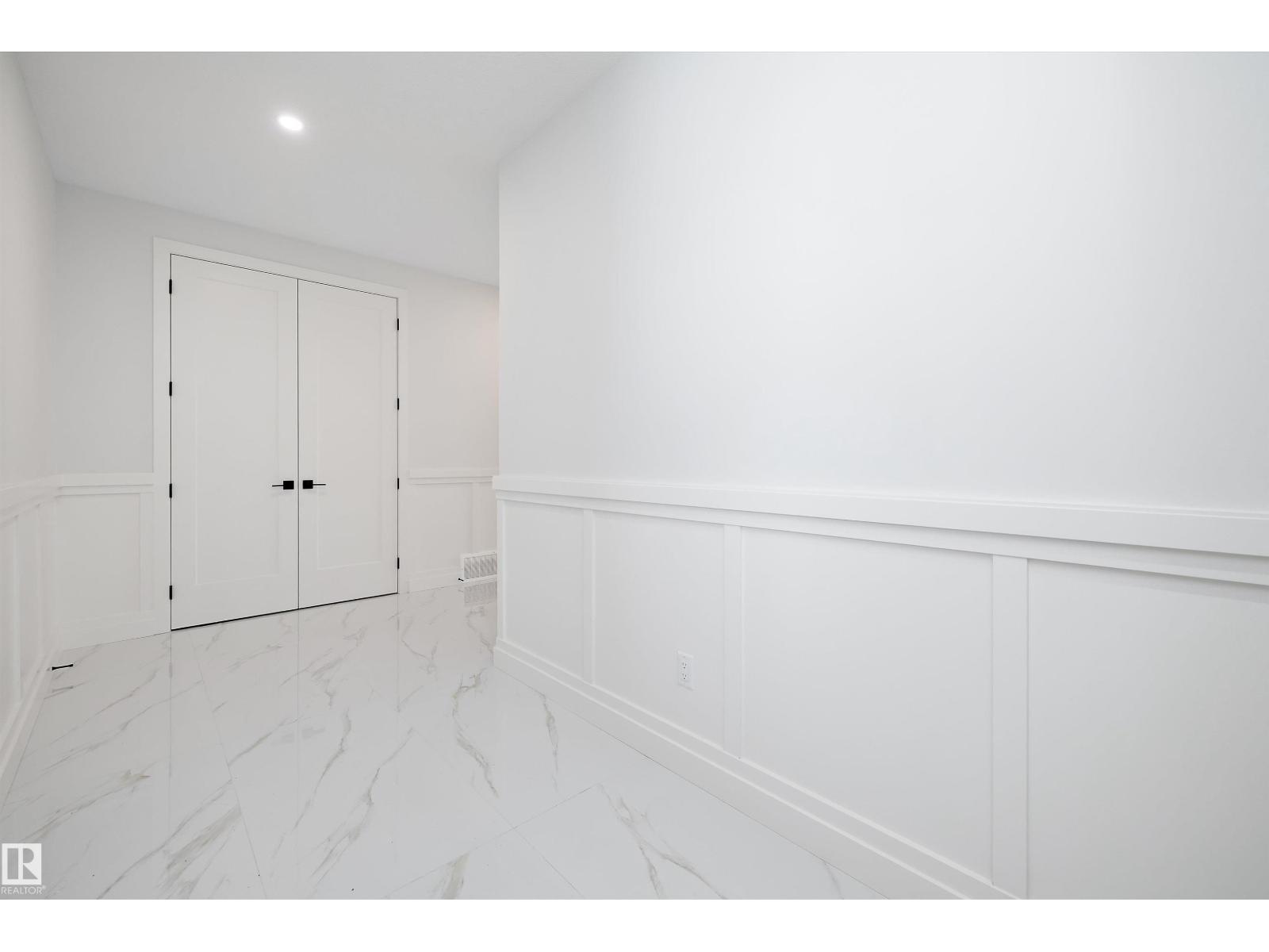 718 Elderberry Cl Nw Nw, Edmonton, Alberta  T6M 3J6 - Photo 4 - E4474679