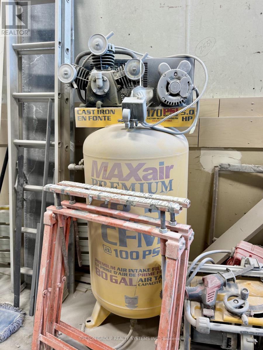 Unit 8 - 1635 Sismet Road, Mississauga, Ontario  L4W 1W5 - Photo 10 - W12827222