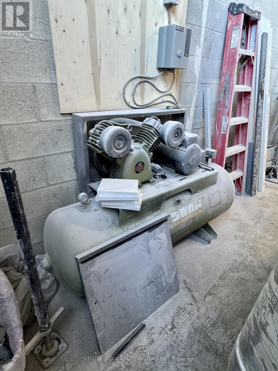 Unit 8 - 1635 Sismet Road, Mississauga, Ontario  L4W 1W5 - Photo 11 - W12827222