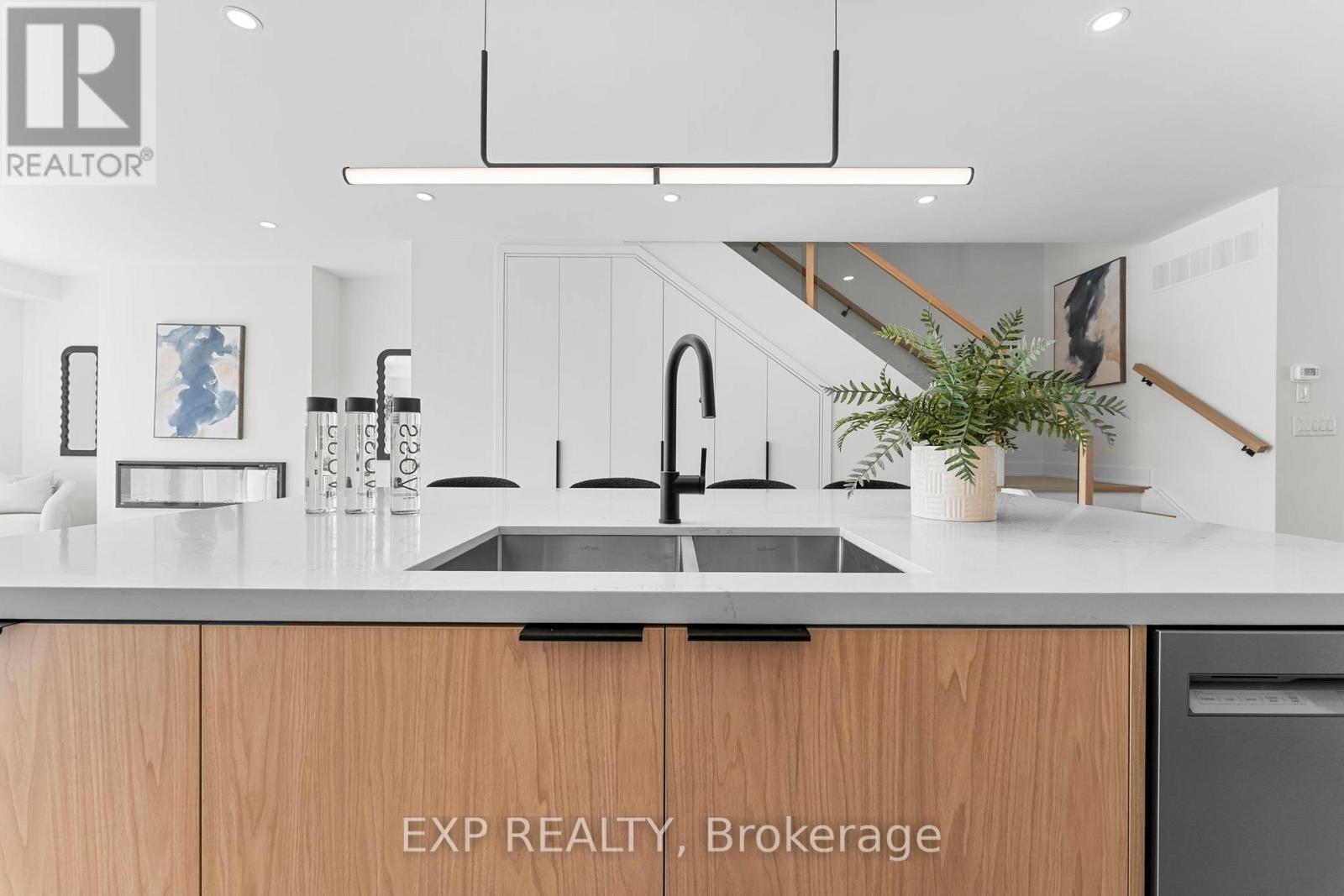 124 Dunbar Road, Mississauga, Ontario  L5B 1G7 - Photo 22 - W12827234