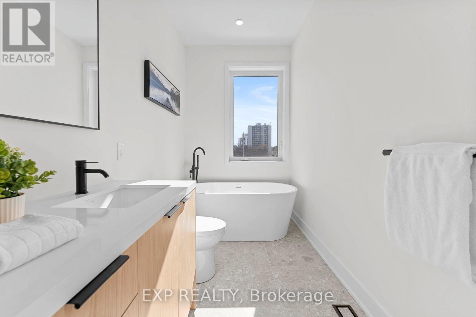 124 Dunbar Road, Mississauga, Ontario  L5B 1G7 - Photo 32 - W12827234