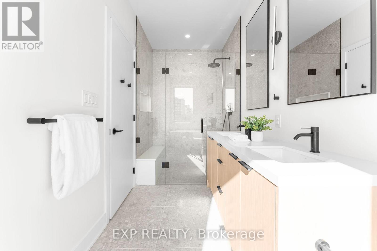 124 Dunbar Road, Mississauga, Ontario  L5B 1G7 - Photo 34 - W12827234