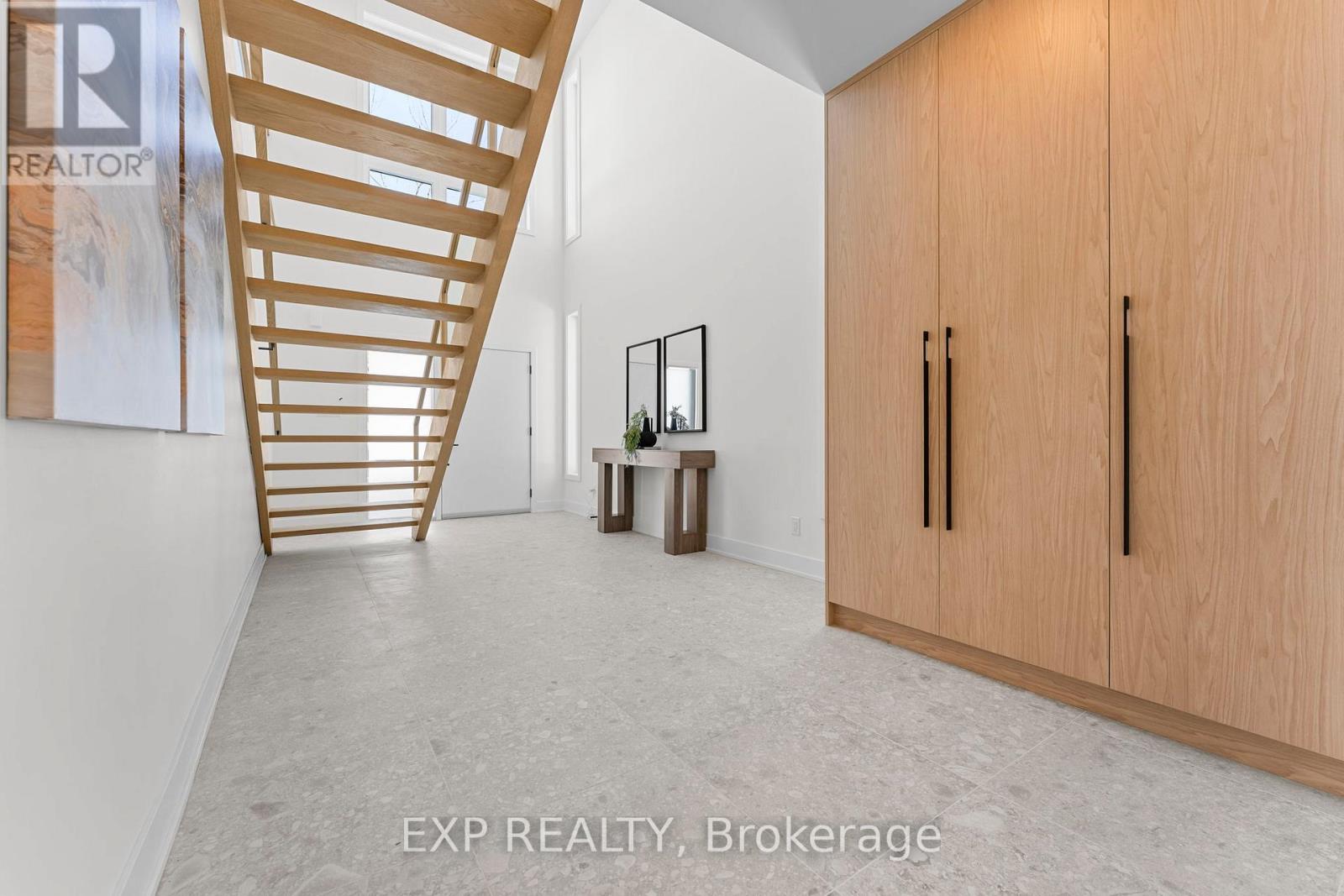 124 Dunbar Road, Mississauga, Ontario  L5B 1G7 - Photo 4 - W12827234