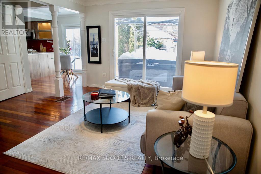 6643 Mockingbird Lane, Mississauga, Ontario  L5N 5K2 - Photo 10 - W12827236