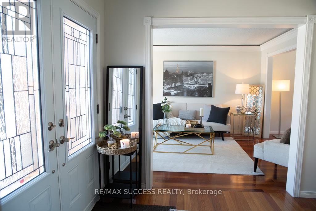 6643 Mockingbird Lane, Mississauga, Ontario  L5N 5K2 - Photo 17 - W12827236