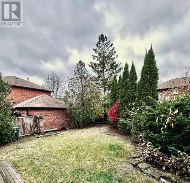 6643 Mockingbird Lane, Mississauga, Ontario  L5N 5K2 - Photo 3 - W12827236