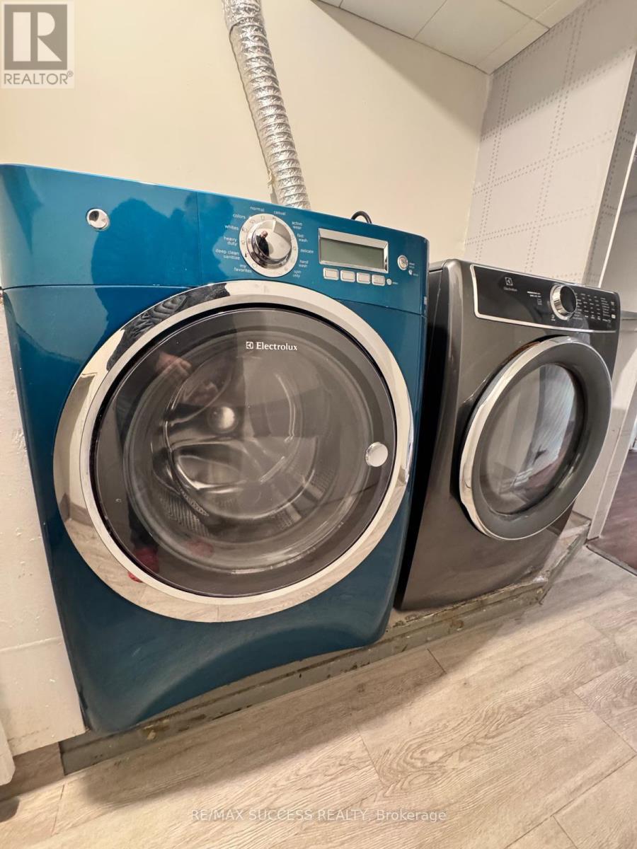 6643 Mockingbird Lane, Mississauga, Ontario  L5N 5K2 - Photo 37 - W12827236