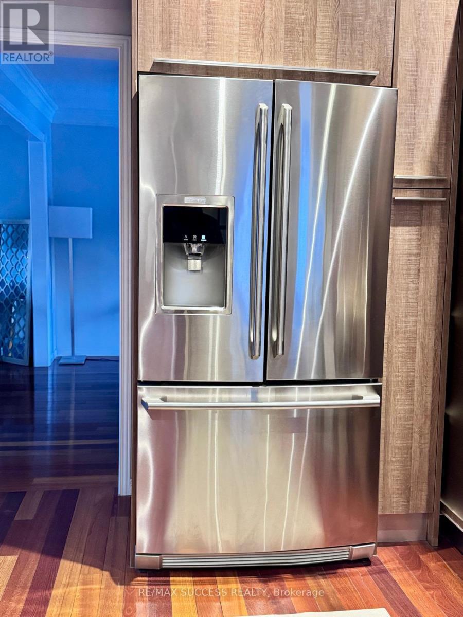 6643 Mockingbird Lane, Mississauga, Ontario  L5N 5K2 - Photo 40 - W12827236