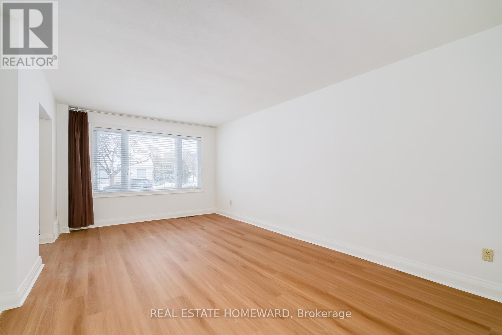 87 Ashbourne Drive, Toronto, Ontario  M9B 4H6 - Photo 10 - W12827242