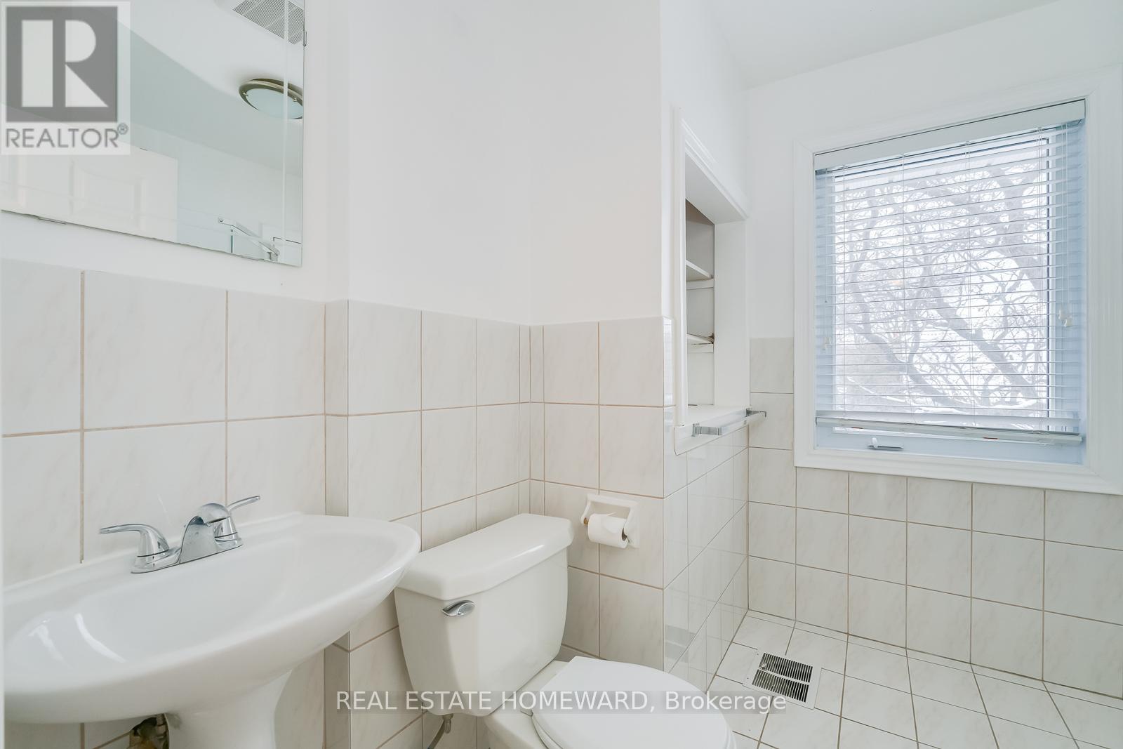 87 Ashbourne Drive, Toronto, Ontario  M9B 4H6 - Photo 14 - W12827242