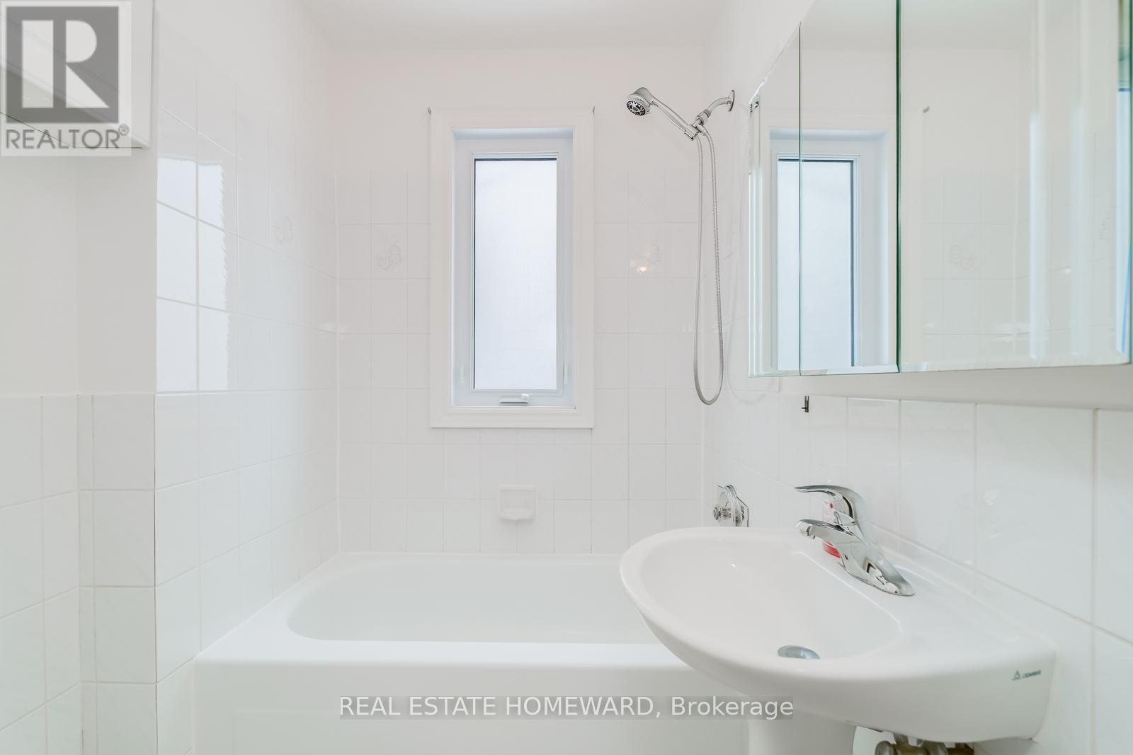 87 Ashbourne Drive, Toronto, Ontario  M9B 4H6 - Photo 15 - W12827242