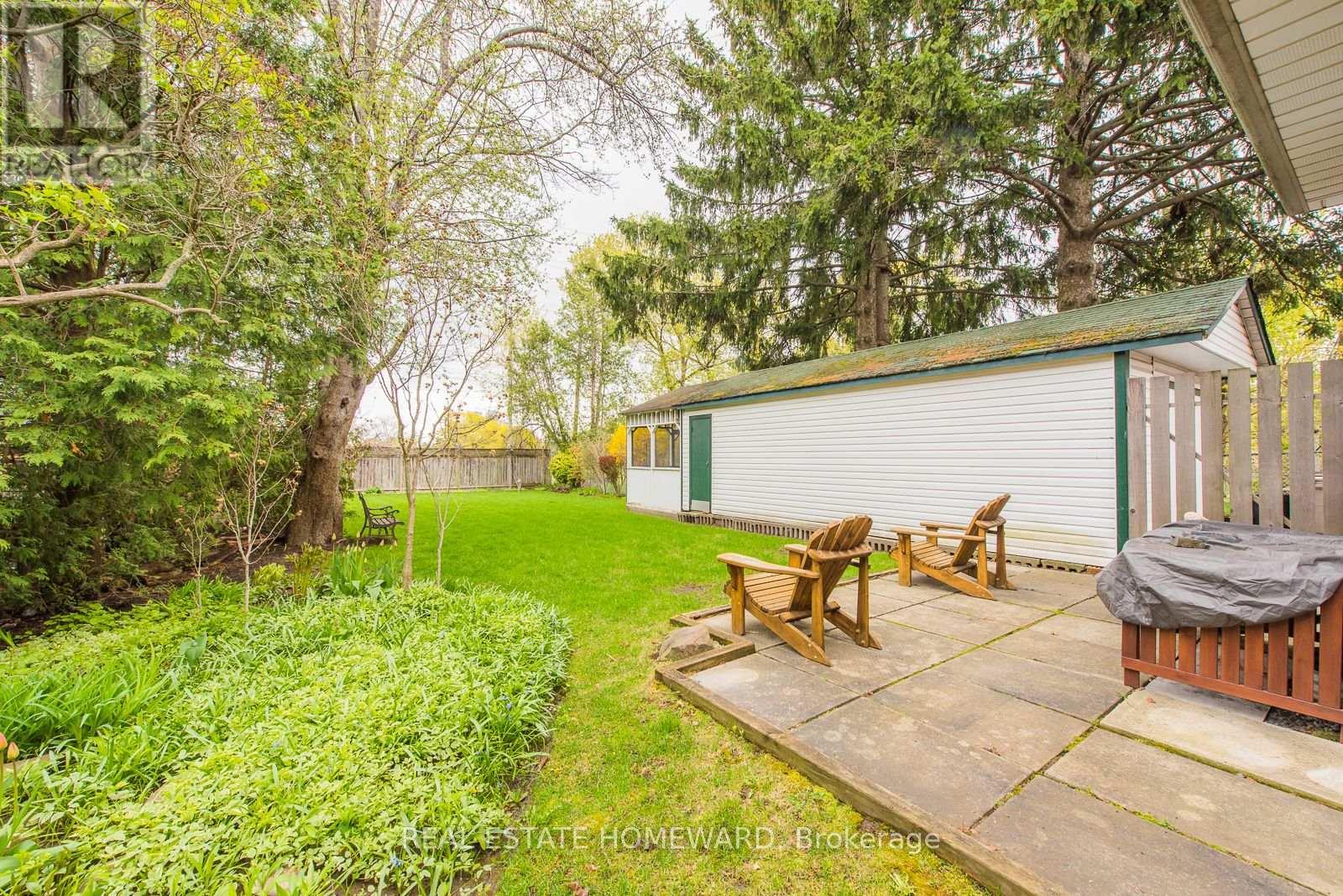 87 Ashbourne Drive, Toronto, Ontario  M9B 4H6 - Photo 28 - W12827242