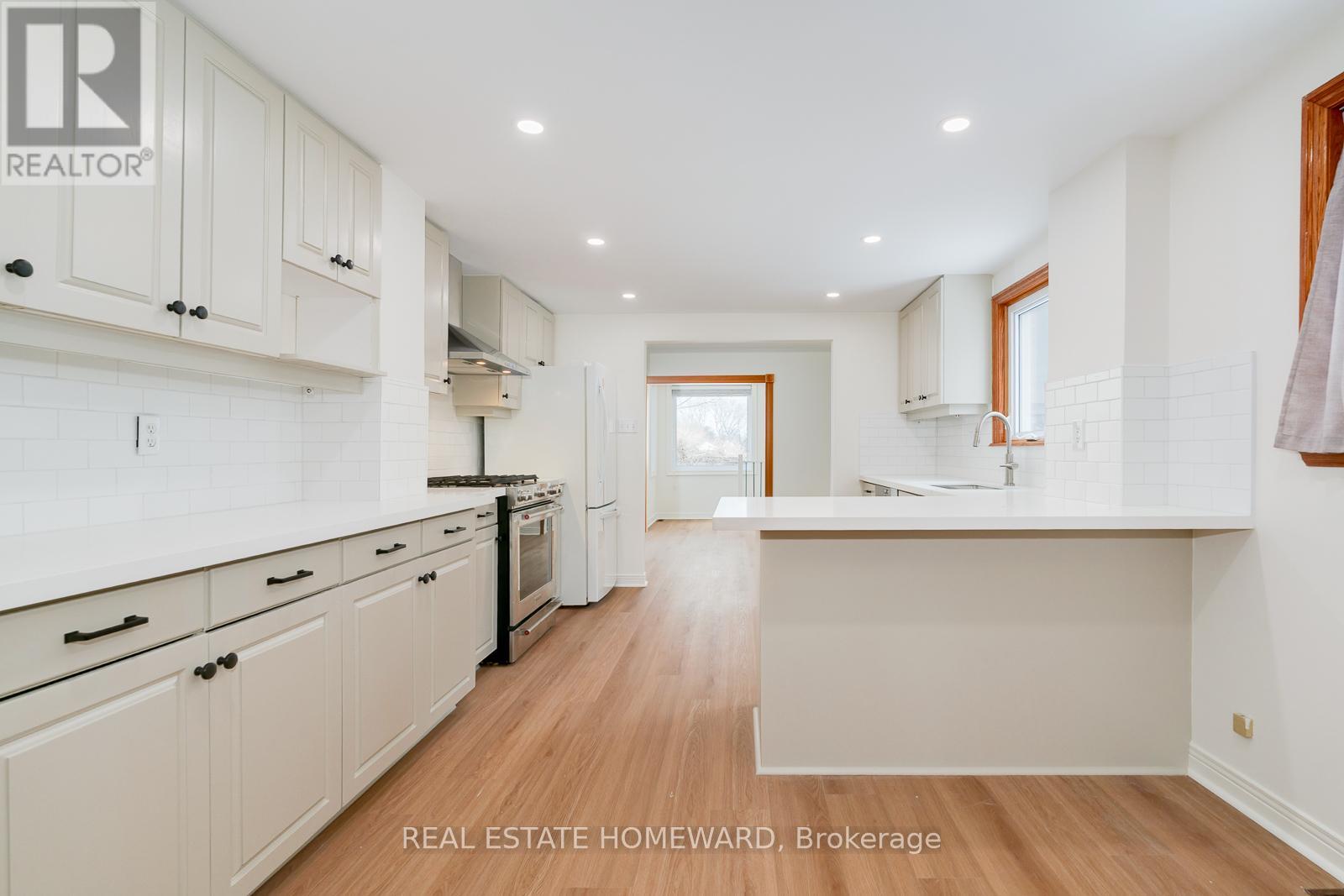 87 Ashbourne Drive, Toronto, Ontario  M9B 4H6 - Photo 4 - W12827242