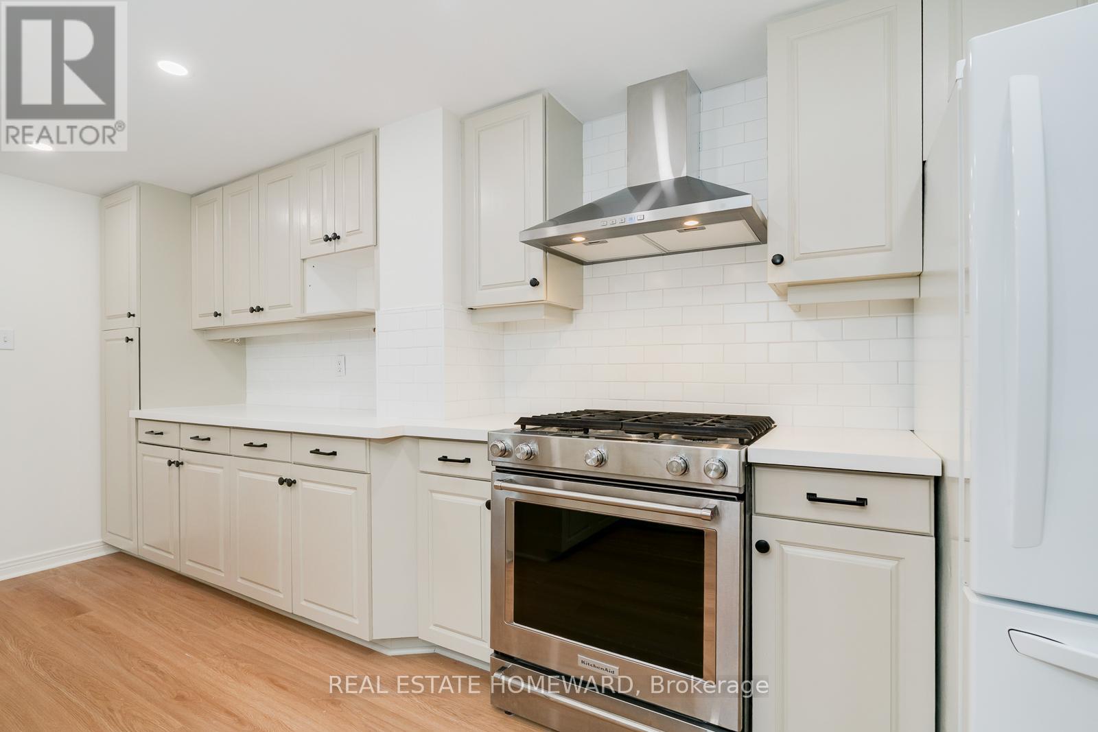 87 Ashbourne Drive, Toronto, Ontario  M9B 4H6 - Photo 7 - W12827242