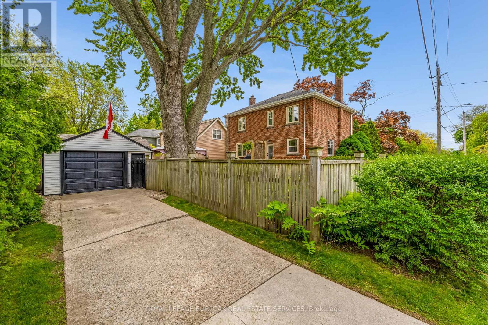 605 Emerald Street, Burlington, Ontario  L7R 2P3 - Photo 35 - W12827248