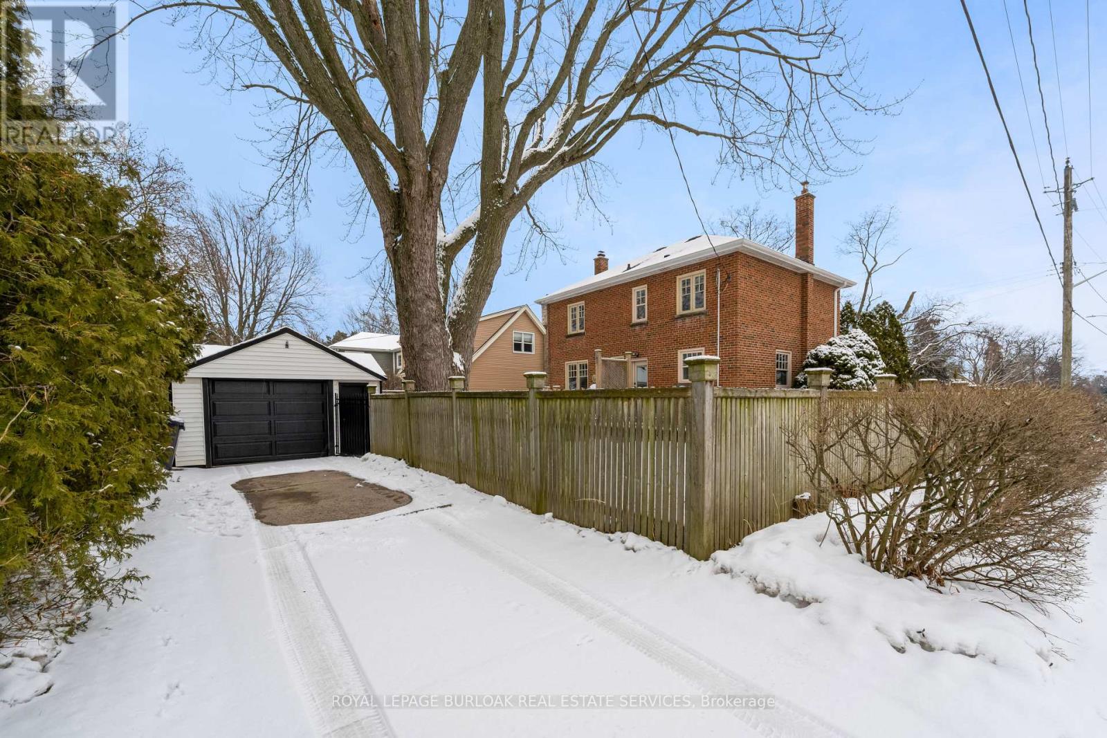 605 Emerald Street, Burlington, Ontario  L7R 2P3 - Photo 5 - W12827248