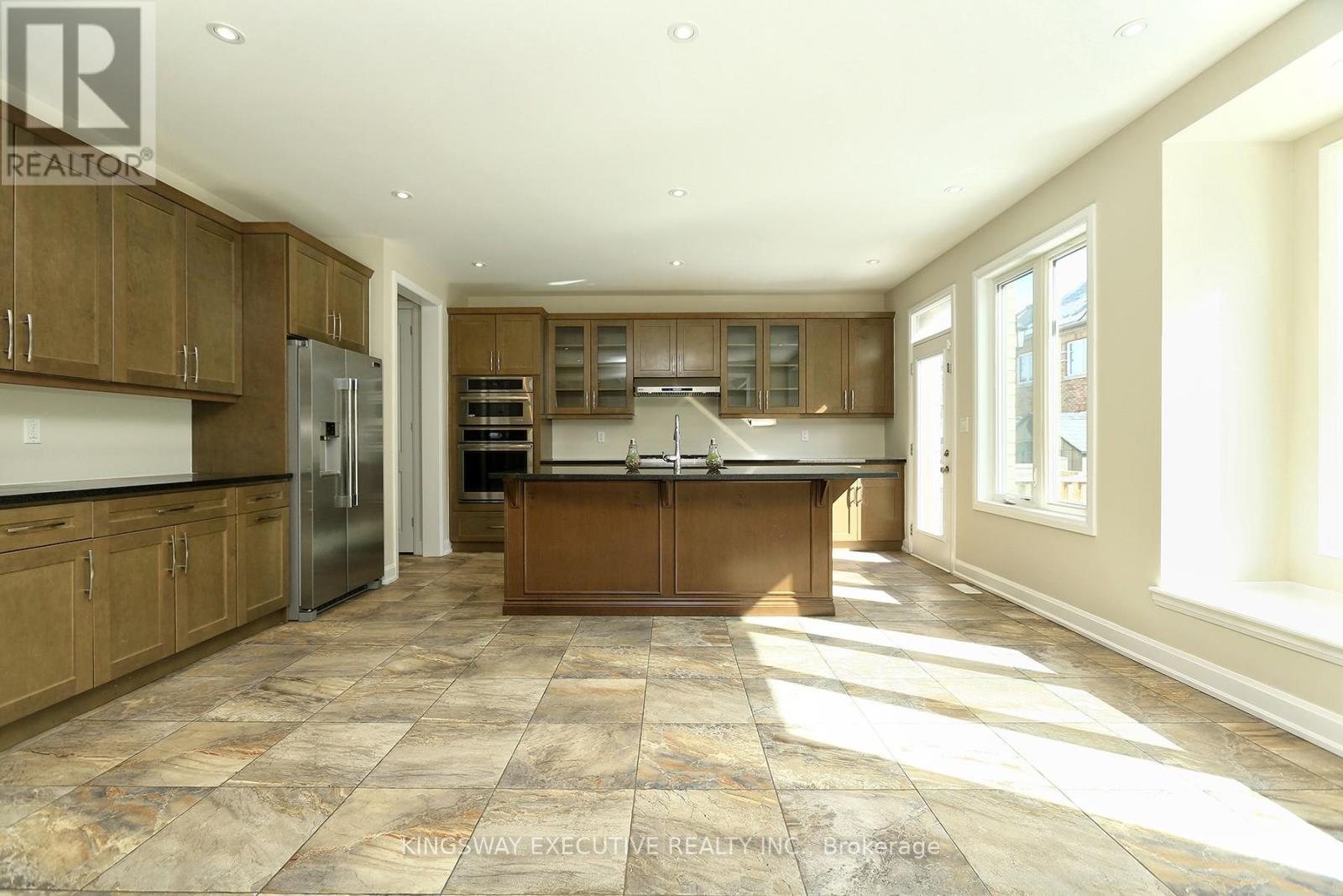 224 Cherryhurst Road, Oakville, Ontario  L6H 0W1 - Photo 11 - W12827258