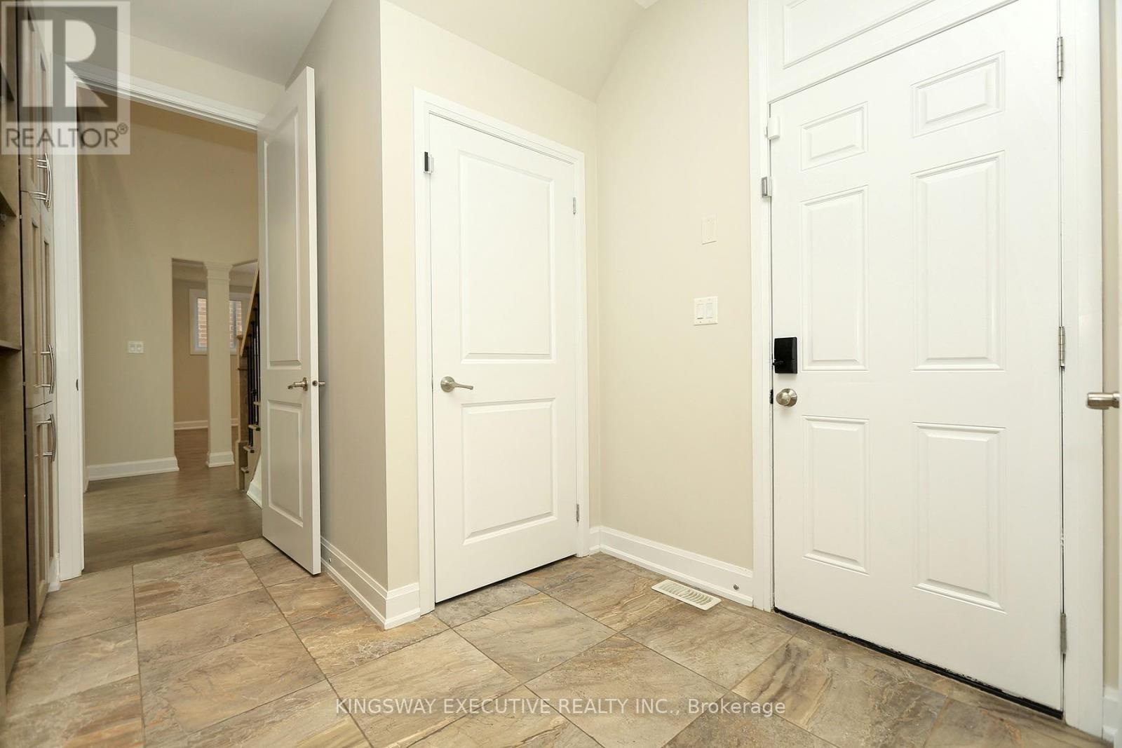 224 Cherryhurst Road, Oakville, Ontario  L6H 0W1 - Photo 15 - W12827258