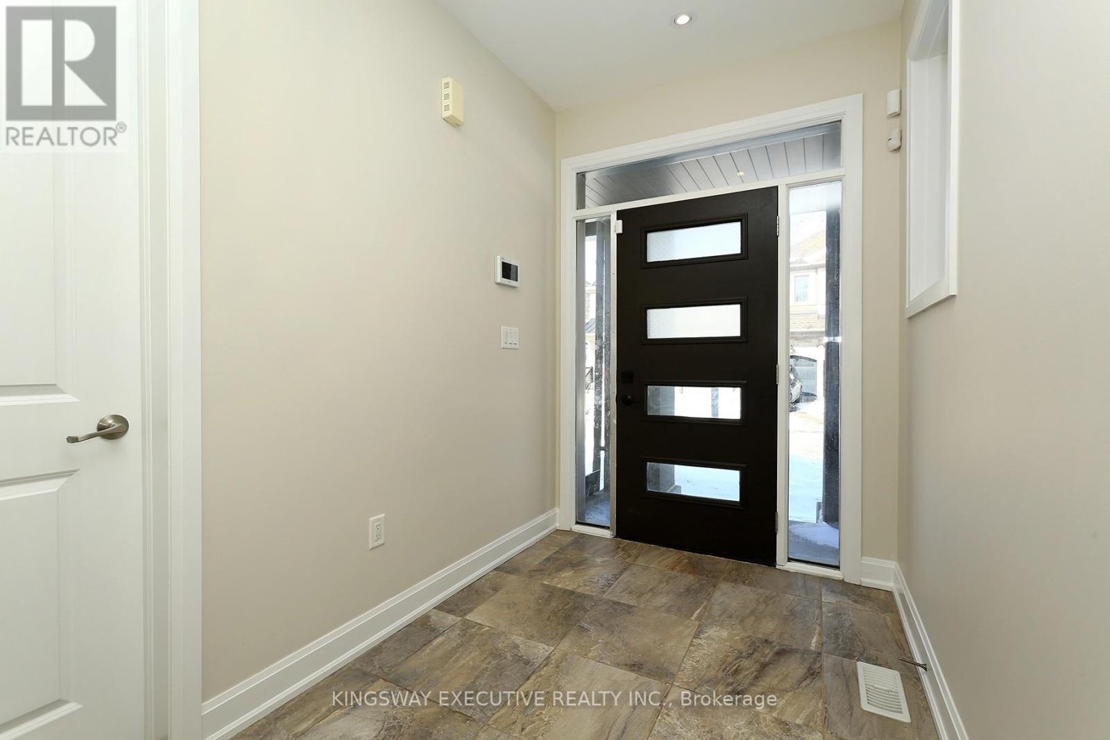 224 Cherryhurst Road, Oakville, Ontario  L6H 0W1 - Photo 2 - W12827258