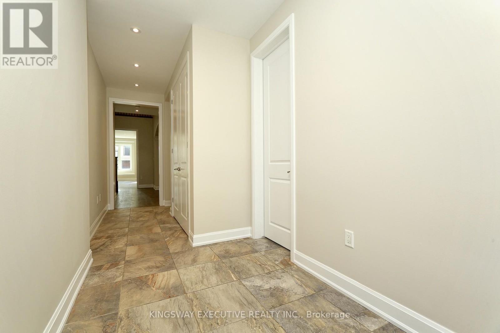 224 Cherryhurst Road, Oakville, Ontario  L6H 0W1 - Photo 3 - W12827258