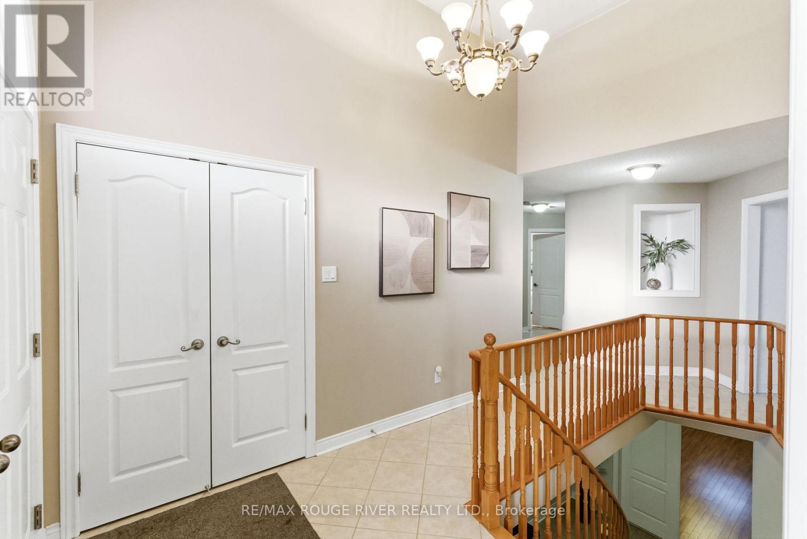 106 Tormina Boulevard, Whitby, Ontario  L1R 3B5 - Photo 3 - E12827428