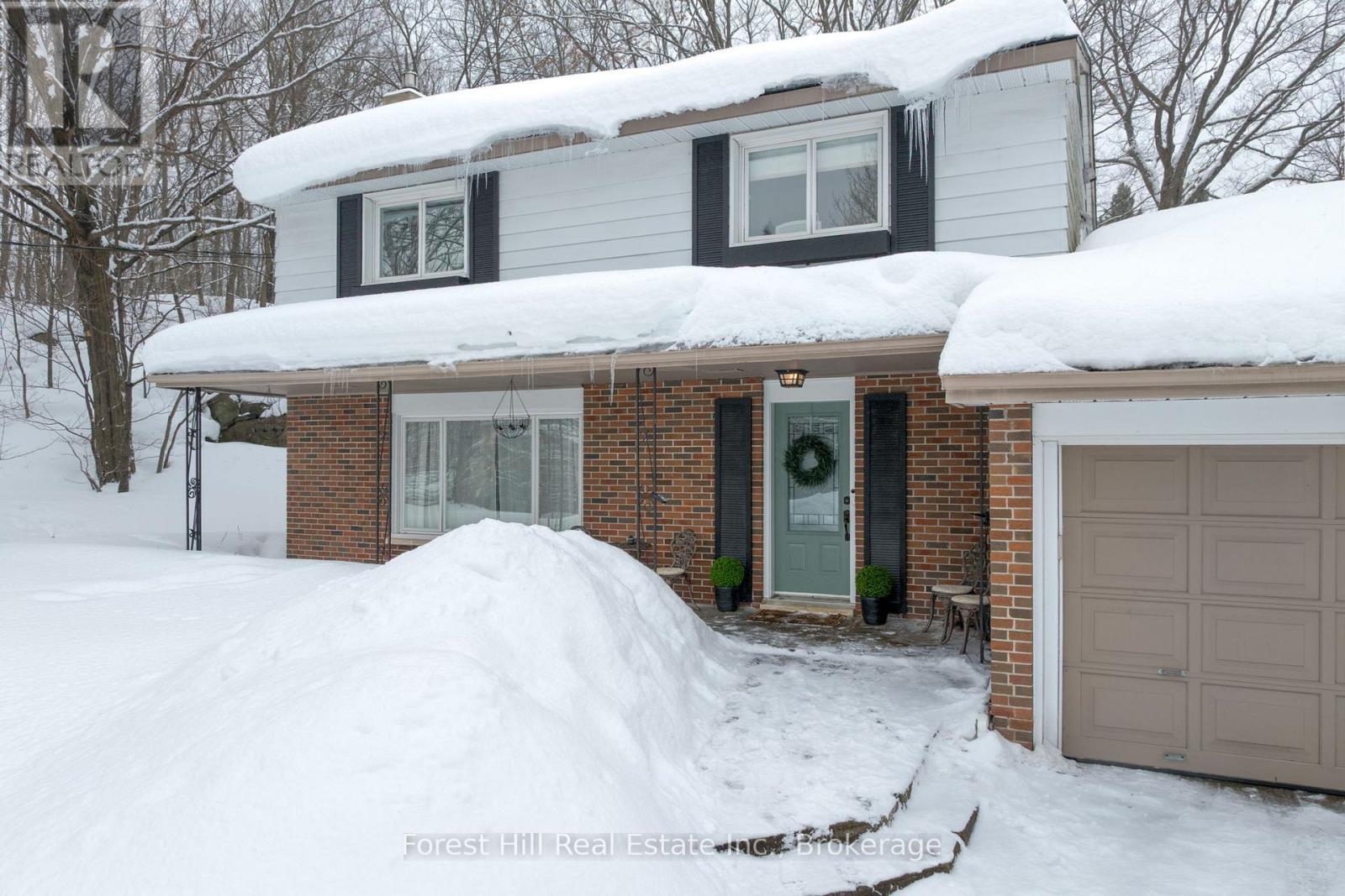 1 Maplecrest Court, Huntsville, Ontario P1H 1G2 - Photo 2 - X12827366