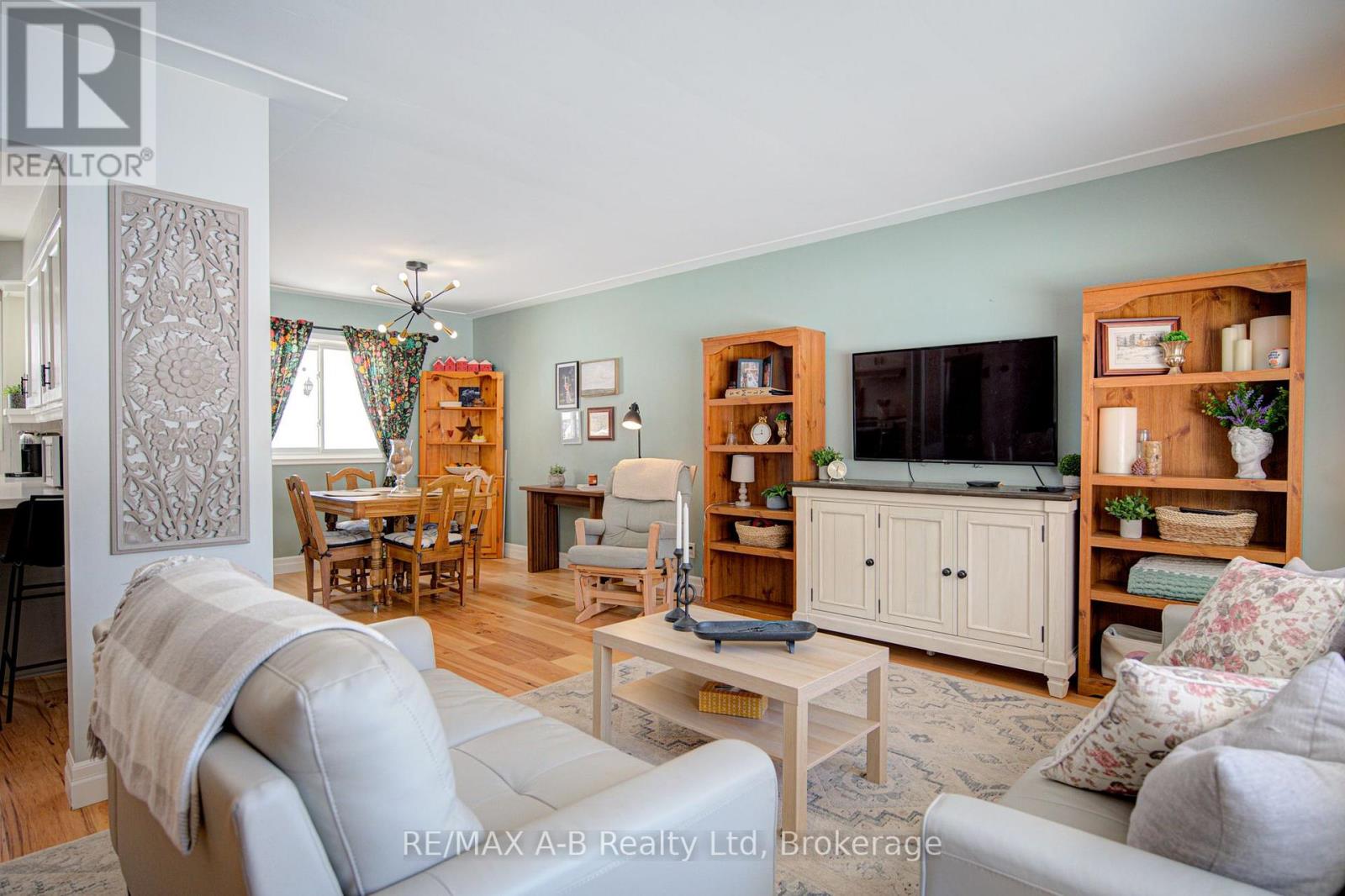 19 Linton Place, Kitchener, Ontario N2B 2K1 - Photo 13 - X12827436