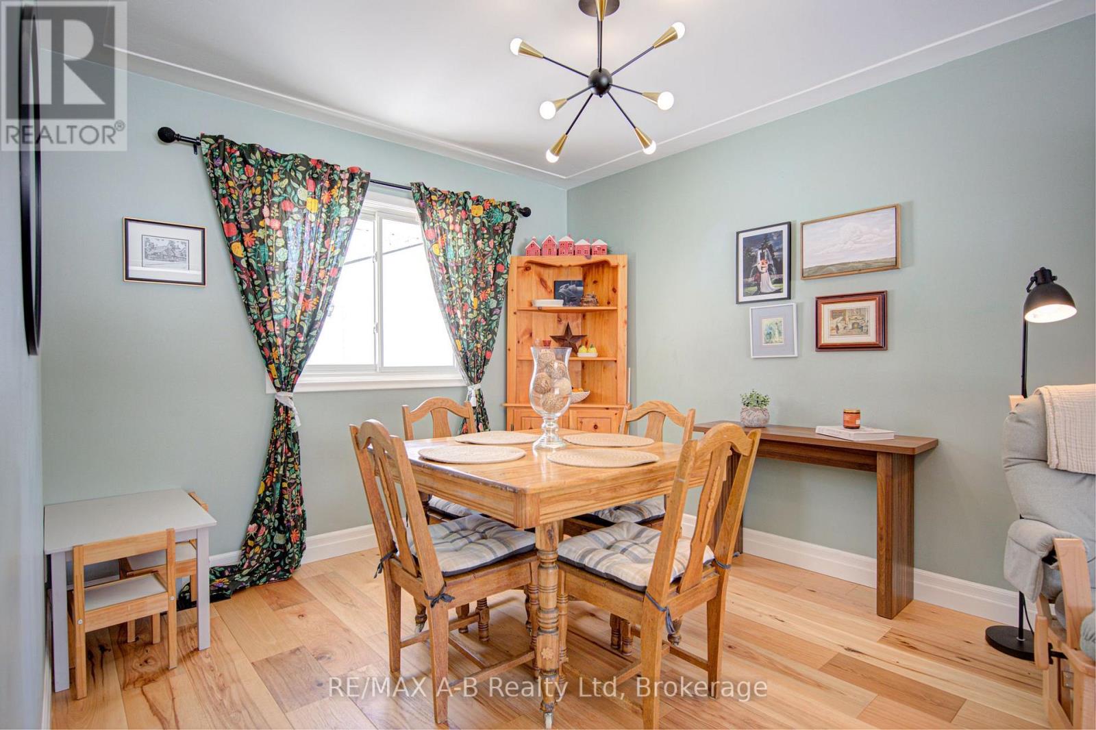 19 Linton Place, Kitchener, Ontario N2B 2K1 - Photo 14 - X12827436