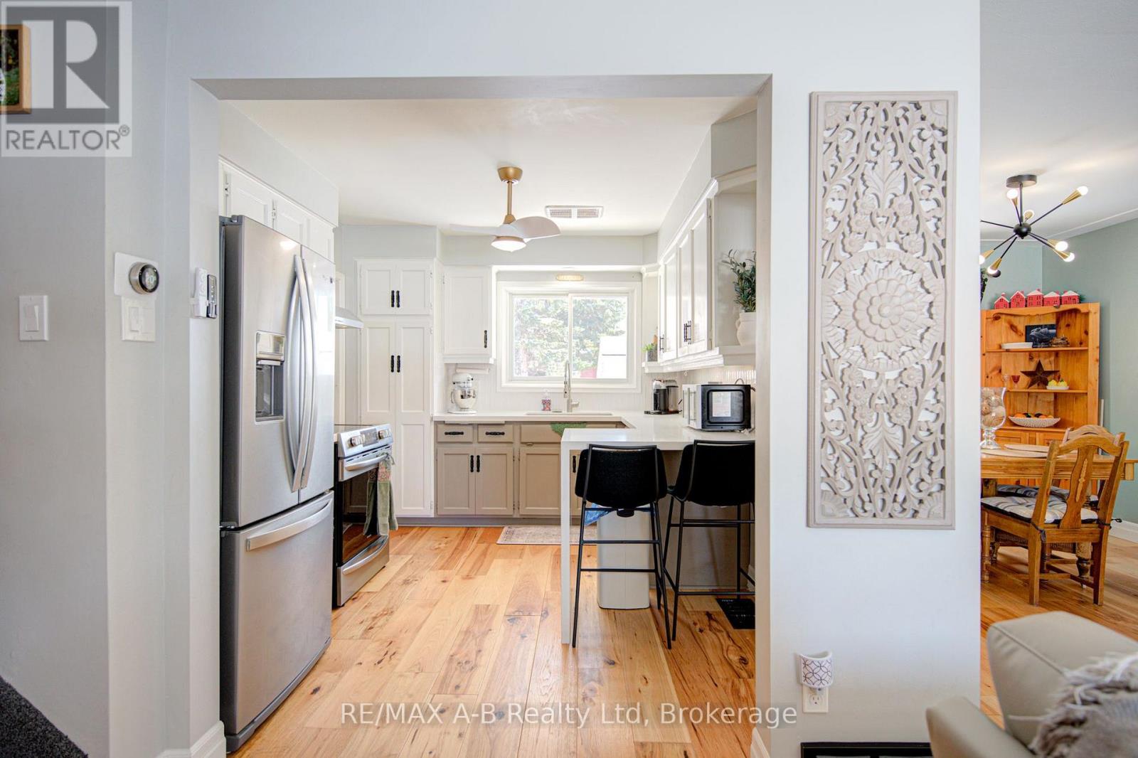 19 Linton Place, Kitchener, Ontario N2B 2K1 - Photo 16 - X12827436