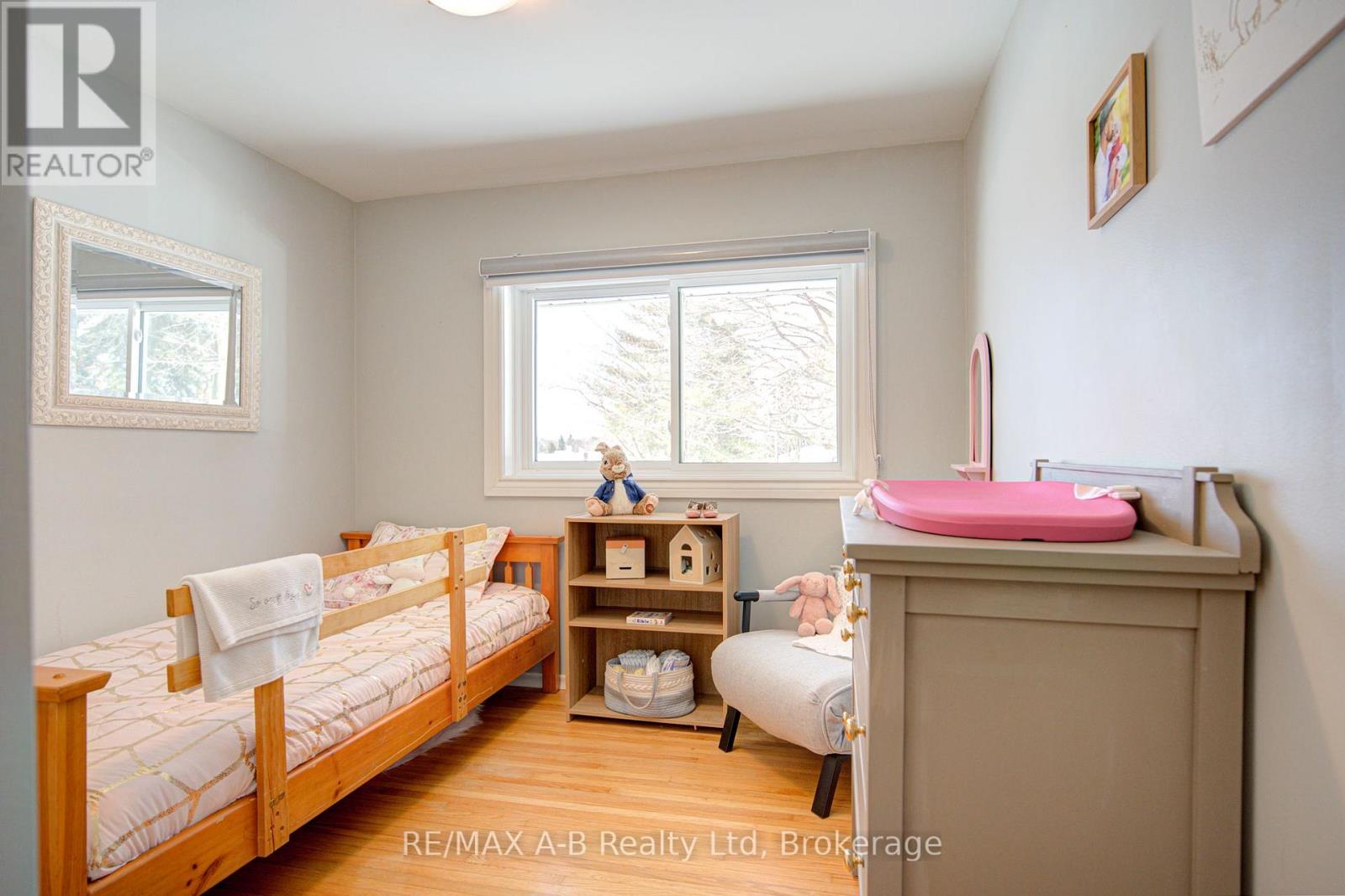 19 Linton Place, Kitchener, Ontario N2B 2K1 - Photo 22 - X12827436