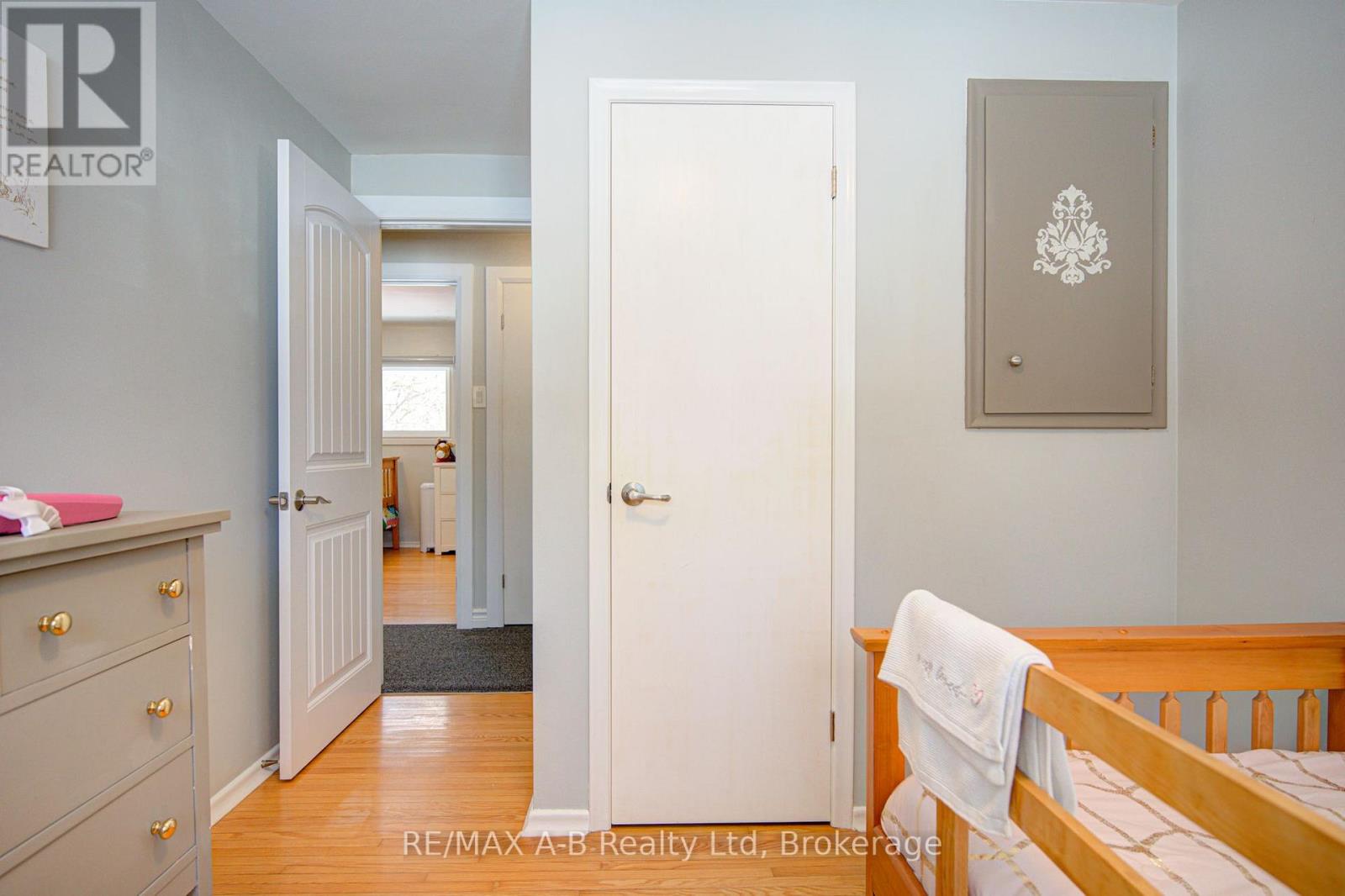 19 Linton Place, Kitchener, Ontario N2B 2K1 - Photo 23 - X12827436