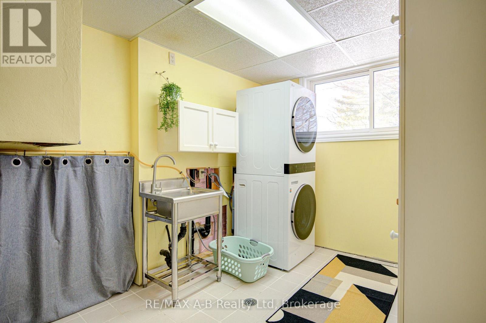 19 Linton Place, Kitchener, Ontario N2B 2K1 - Photo 37 - X12827436