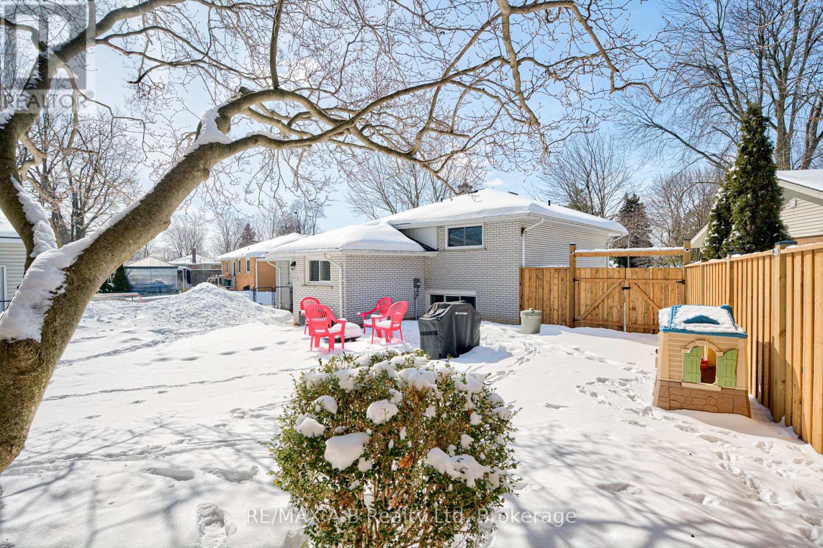 19 Linton Place, Kitchener, Ontario N2B 2K1 - Photo 43 - X12827436