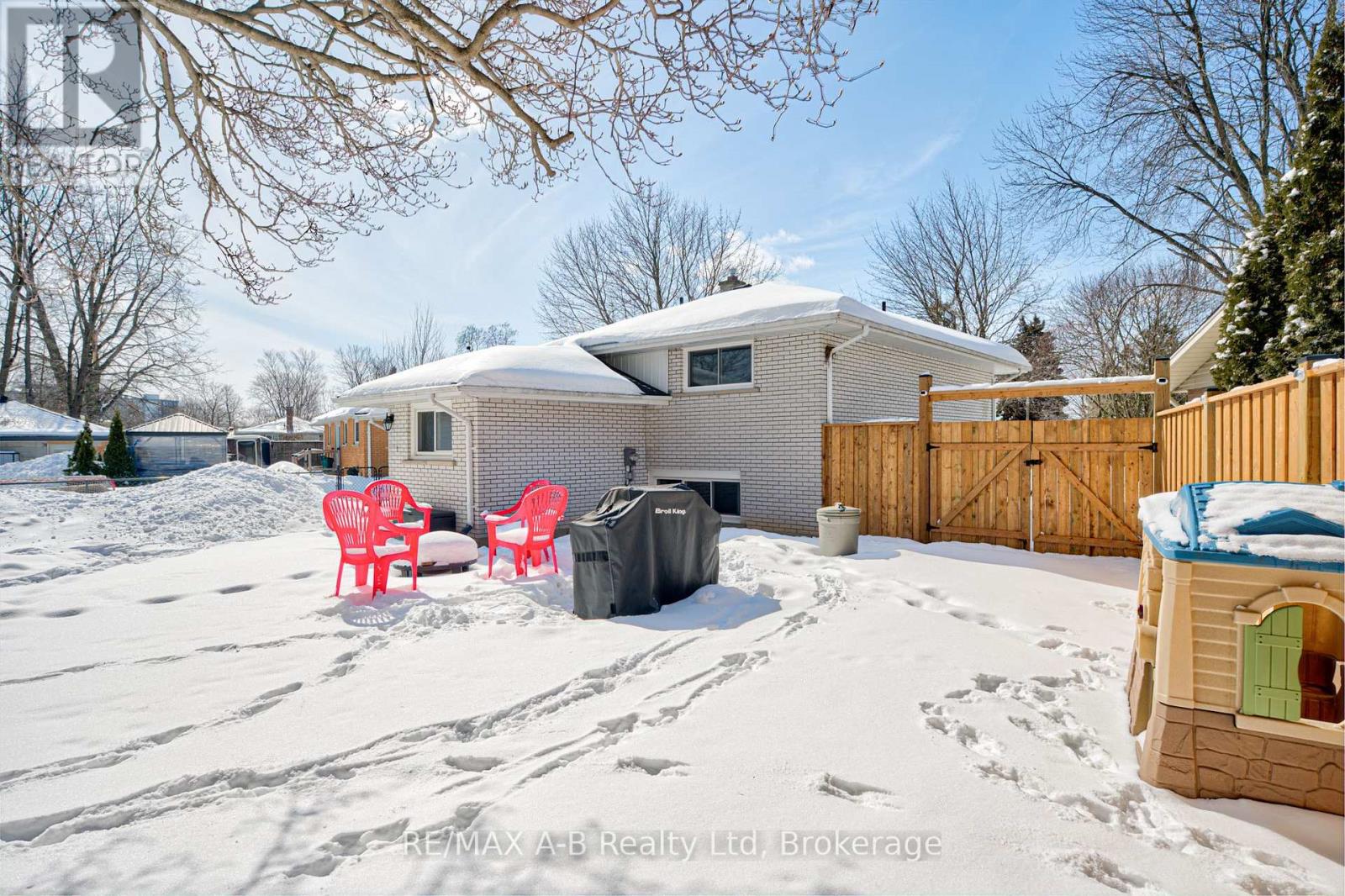 19 Linton Place, Kitchener, Ontario N2B 2K1 - Photo 44 - X12827436