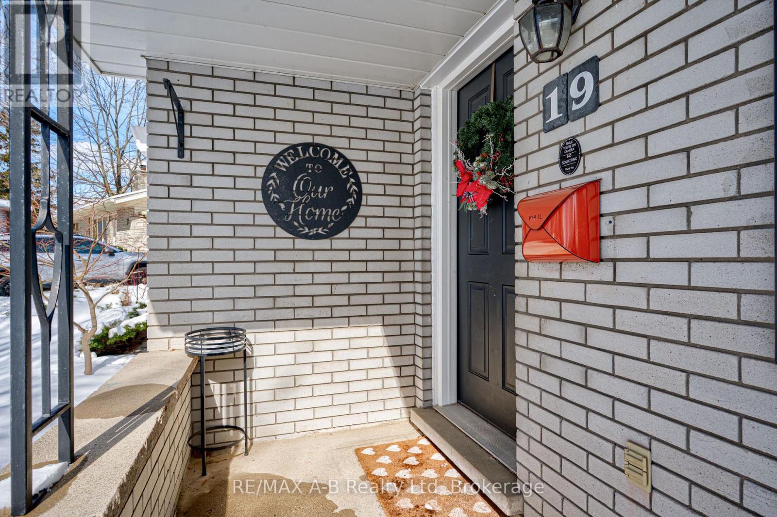 19 Linton Place, Kitchener, Ontario N2B 2K1 - Photo 6 - X12827436