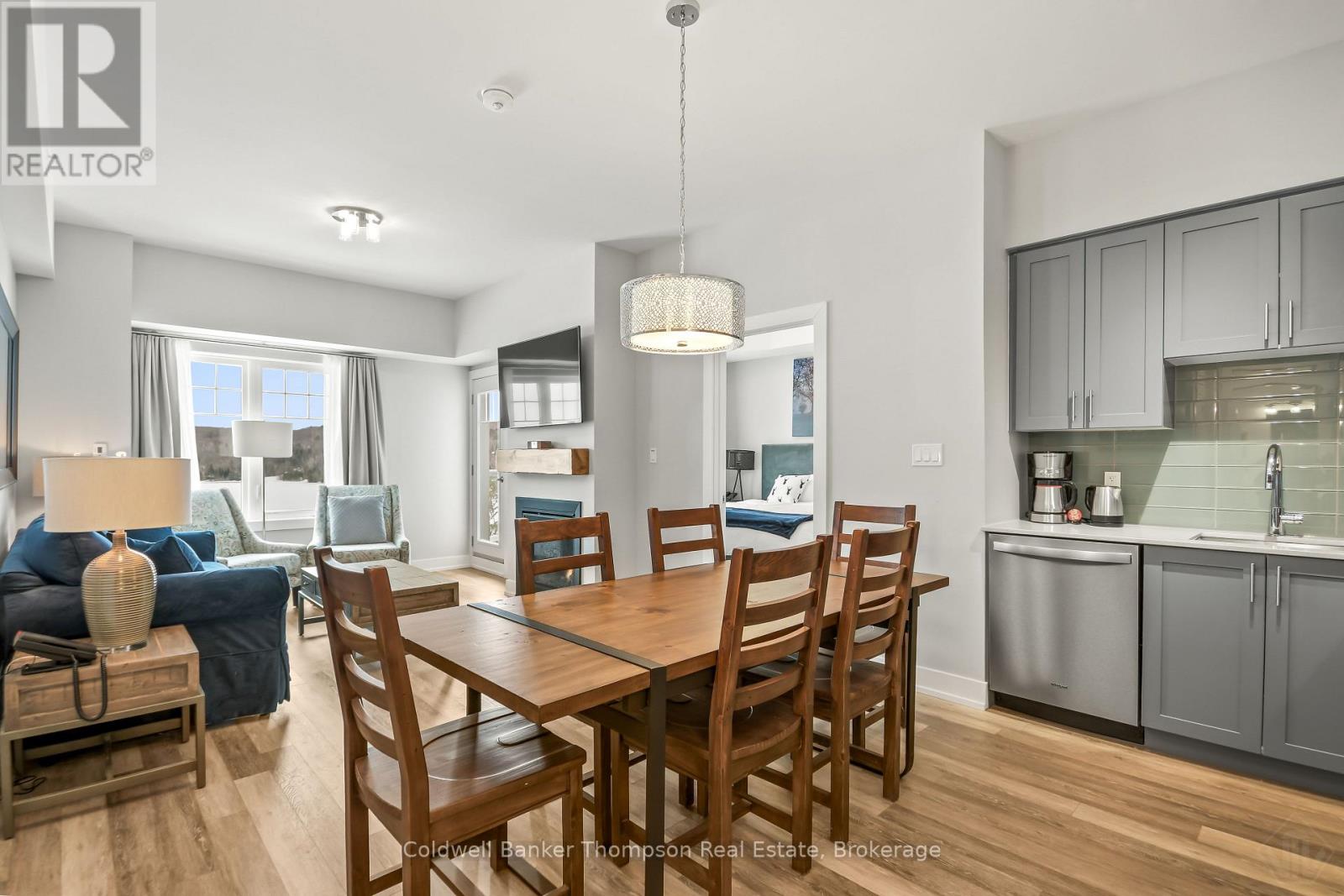 403 - 25 Pen Lake Point Road, Huntsville, Ontario  P1H 1A9 - Photo 2 - X12827470