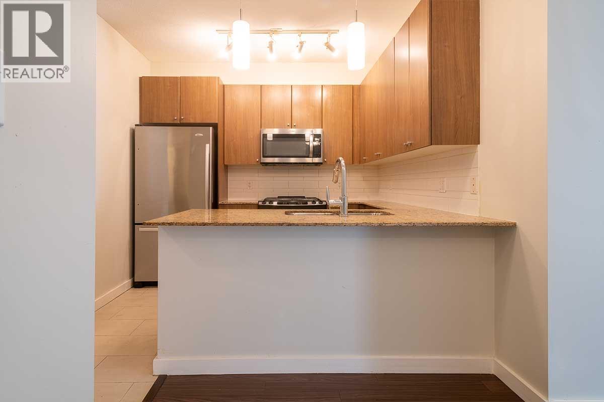 407 280 Ross Drive, New Westminster, British Columbia  V3L 0C2 - Photo 3 - R3094123