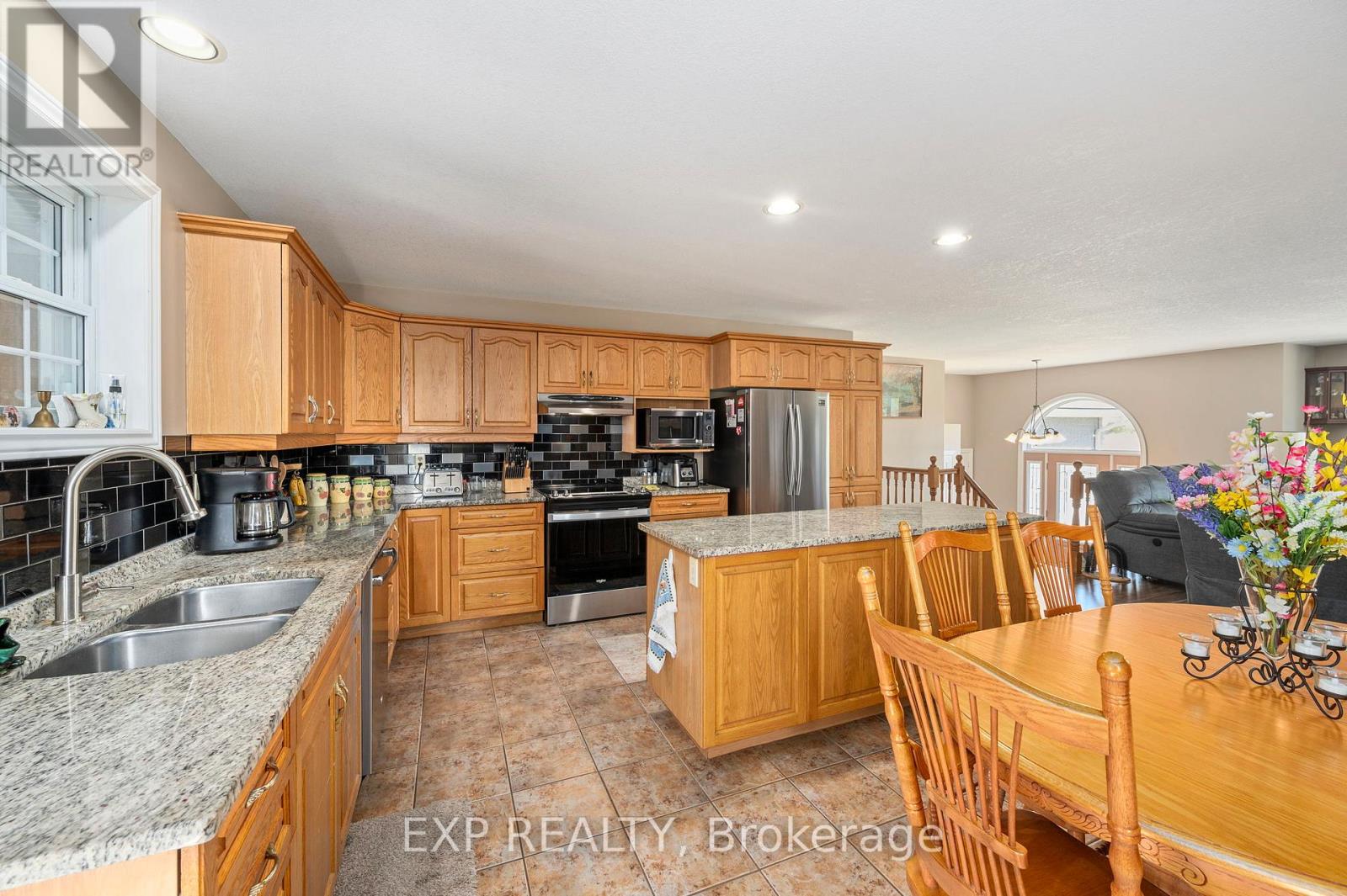 20437 Melbourne Road, Southwest Middlesex, Ontario  N0L 1T0 - Photo 5 - X12827384