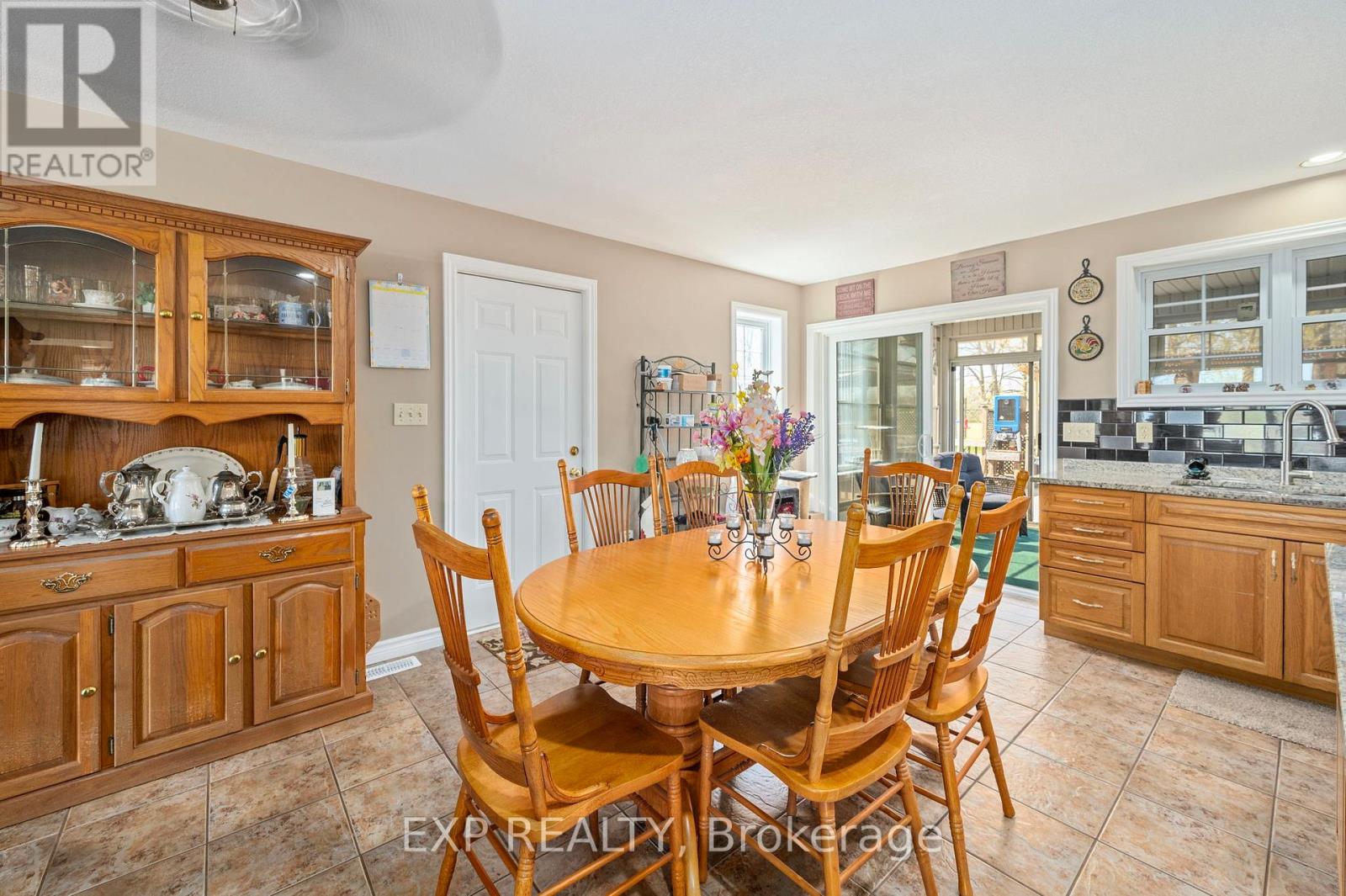 20437 Melbourne Road, Southwest Middlesex, Ontario  N0L 1T0 - Photo 8 - X12827384