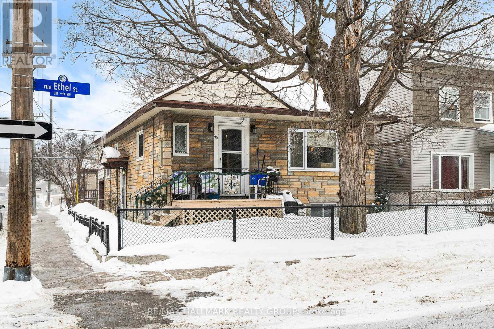 201 Ethel Street, Ottawa, Ontario  K1L 5X1 - Photo 1 - X12827406