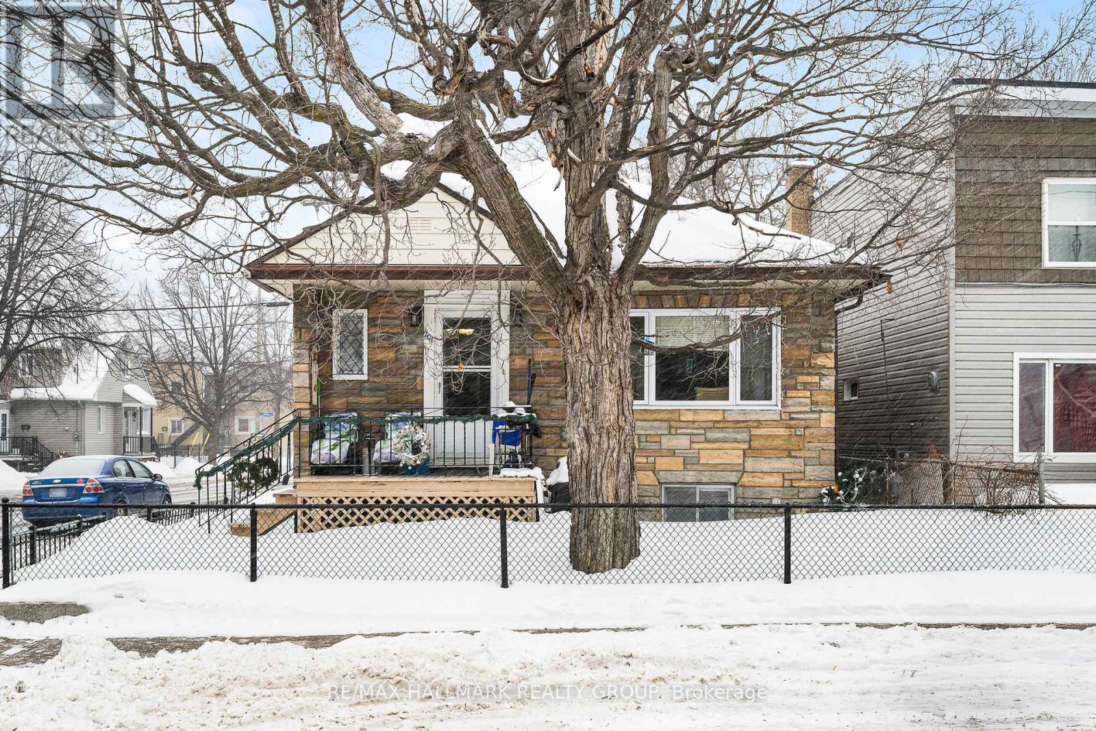 201 Ethel Street, Ottawa, Ontario  K1L 5X1 - Photo 2 - X12827406