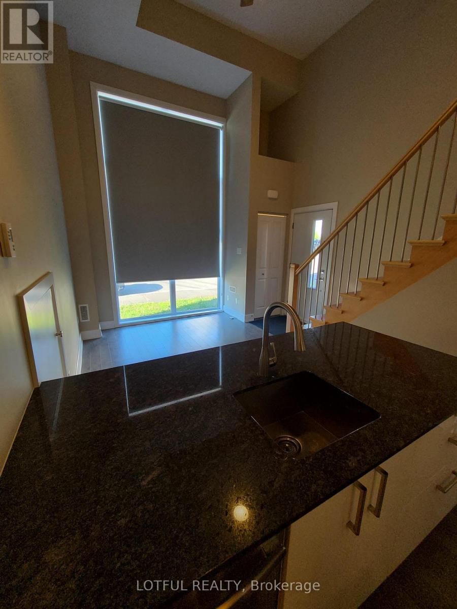 B - 206 Manchester Avenue, Ottawa, Ontario K1Y 1Y9 - Photo 2 - X12827440